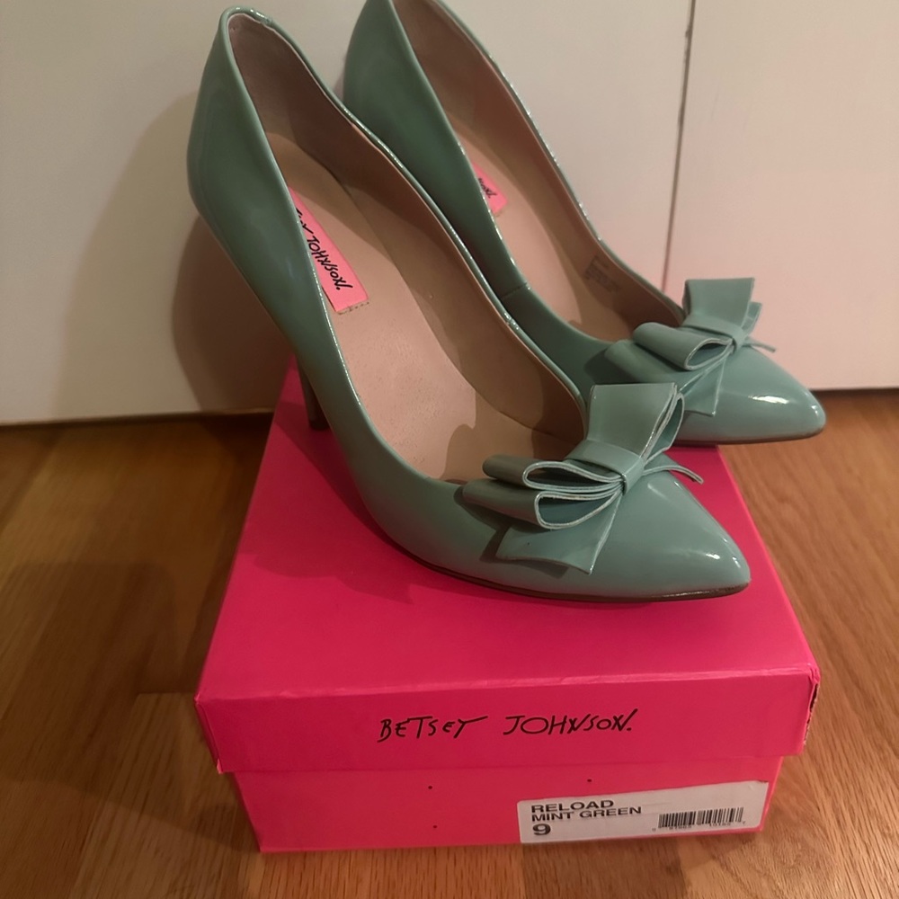 Betsey Johnson Pastel Green Bow Heels
